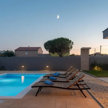 Beautiful Aria Villa