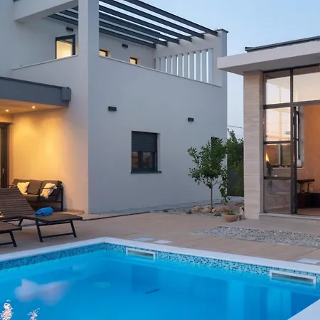 Beautiful Aria Villa